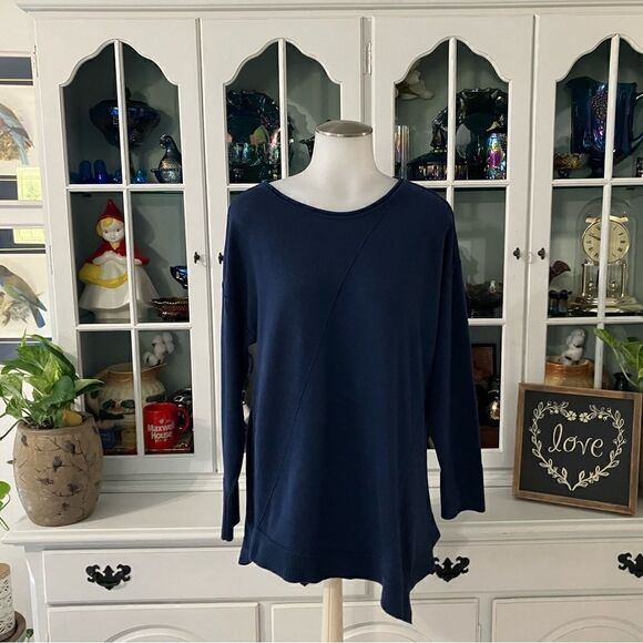Chico’s Thin Knit Sweater Blue Asymmetrical Hem Sz Medium - Picture 1 of 10